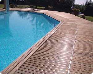 Lựa chọn sàn gỗ ngoài trời cho không gian bể bơi